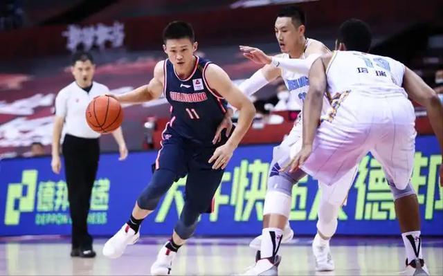 宝威体育登录入口-杜锋拆双后卫变招！粤京抢四强，宿敌对决今晚开打